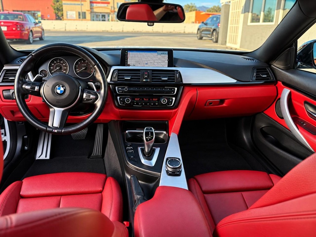 BMW 4 Series Vehicle Full-screen Gallery Image 16