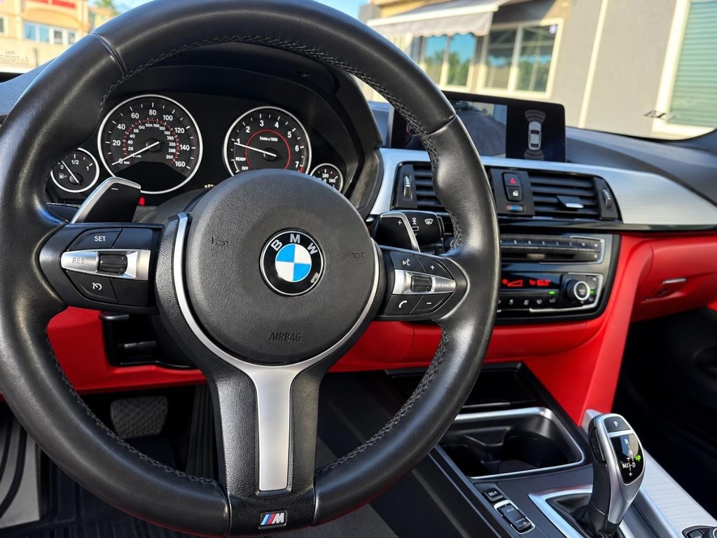 BMW 4 Series Vehicle Full-screen Gallery Image 17