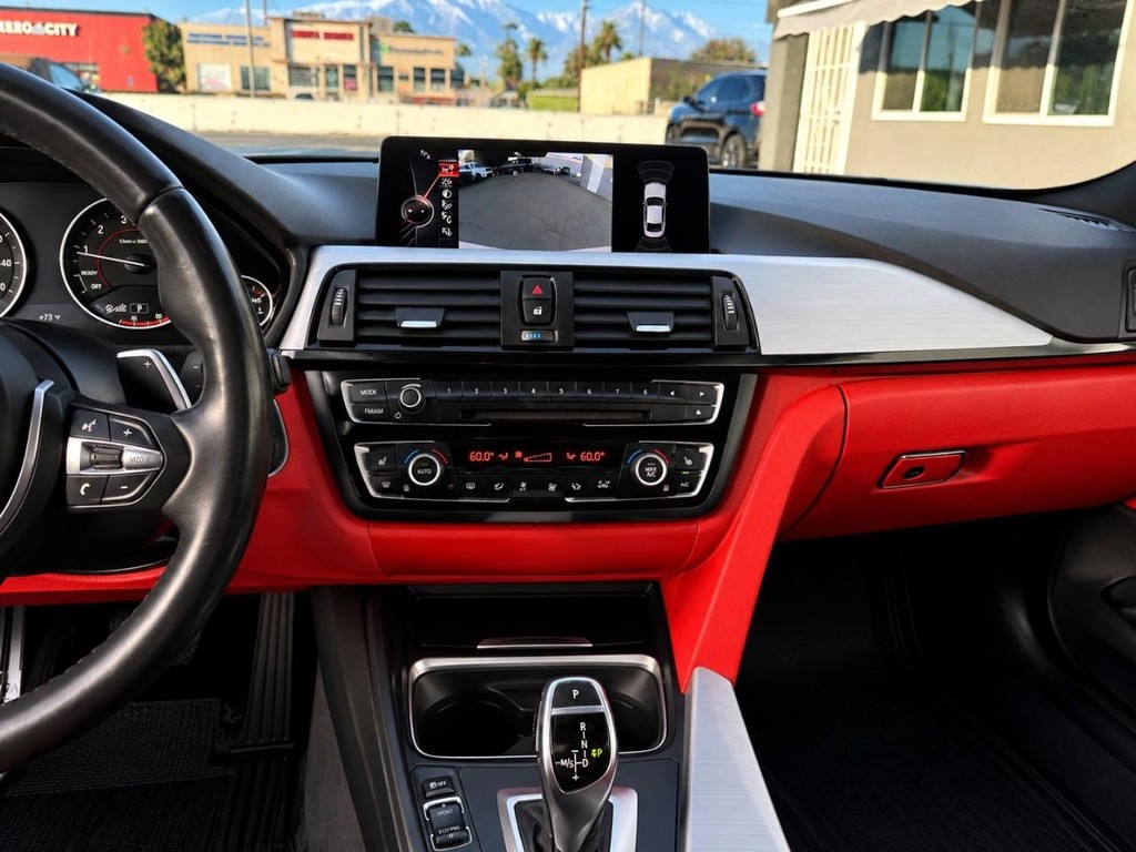 BMW 4 Series Vehicle Full-screen Gallery Image 19
