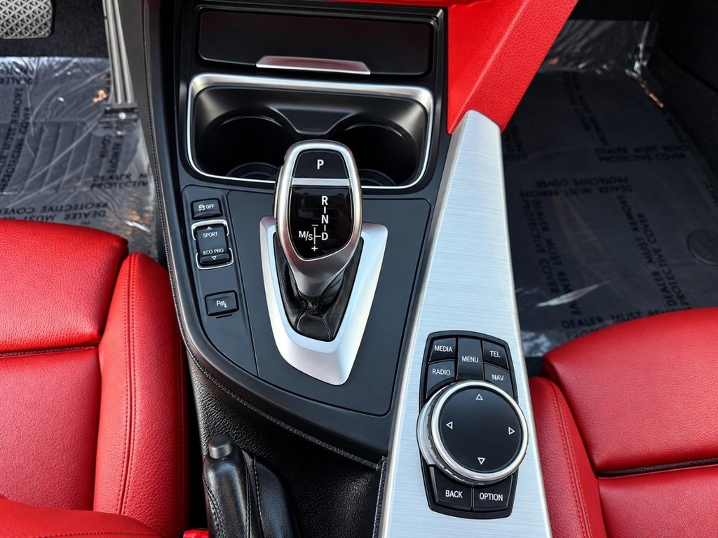 BMW 4 Series Vehicle Full-screen Gallery Image 21
