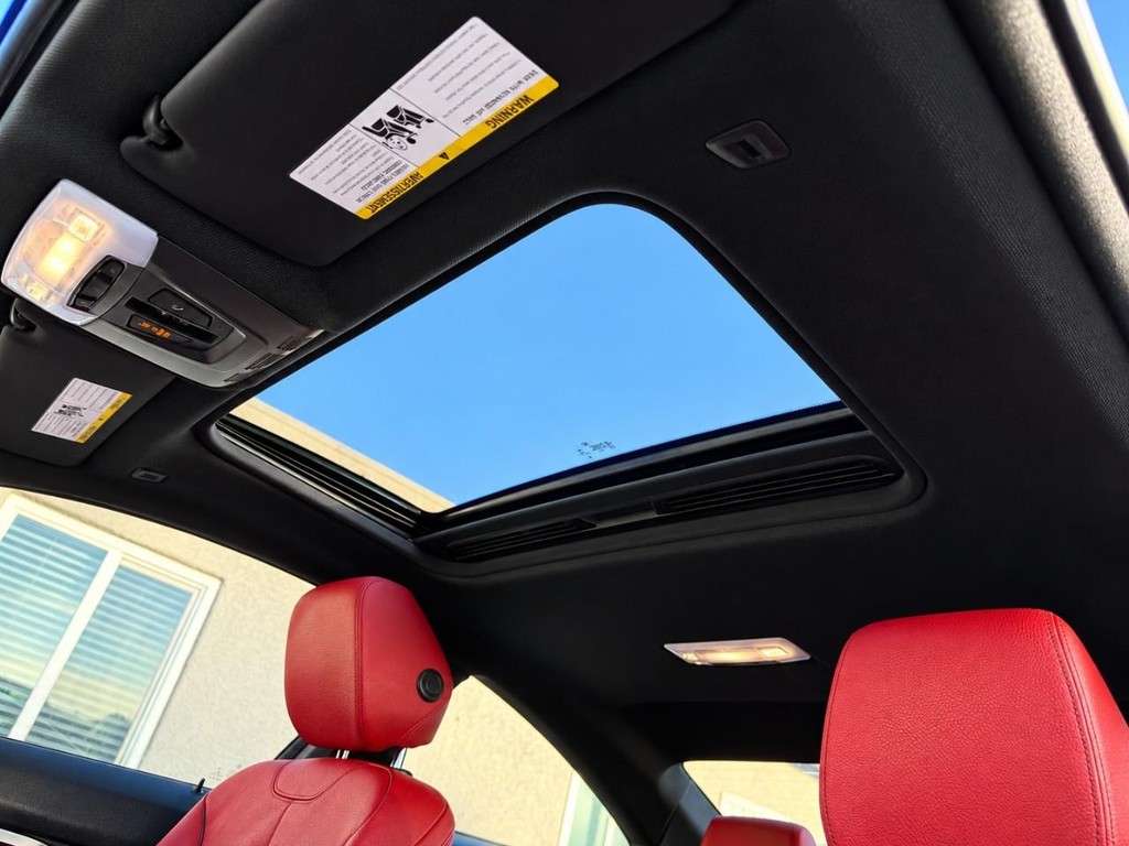BMW 4 Series Vehicle Full-screen Gallery Image 24