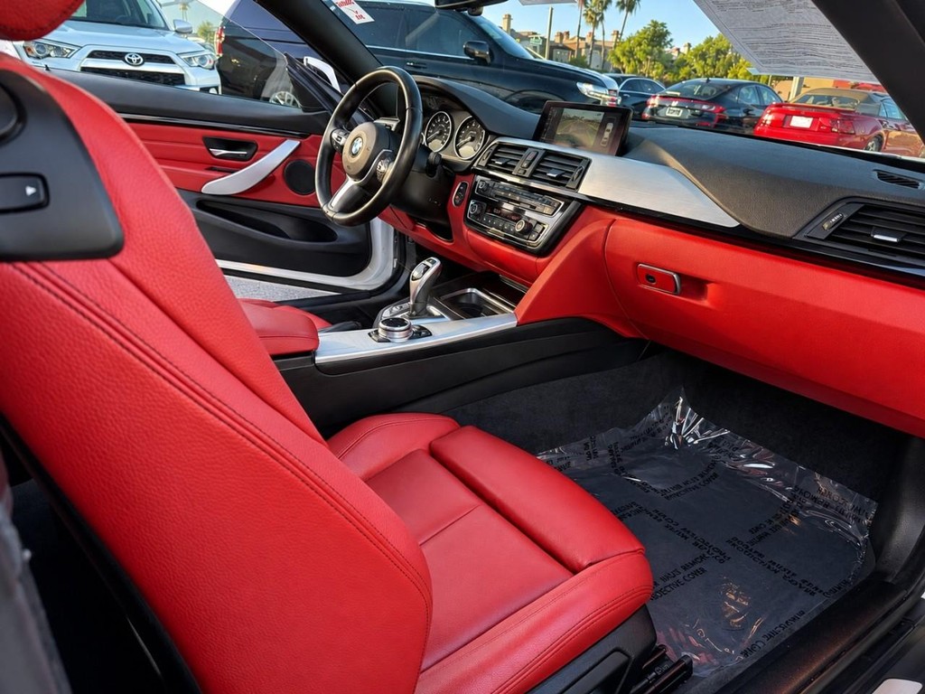 BMW 4 Series Vehicle Full-screen Gallery Image 25