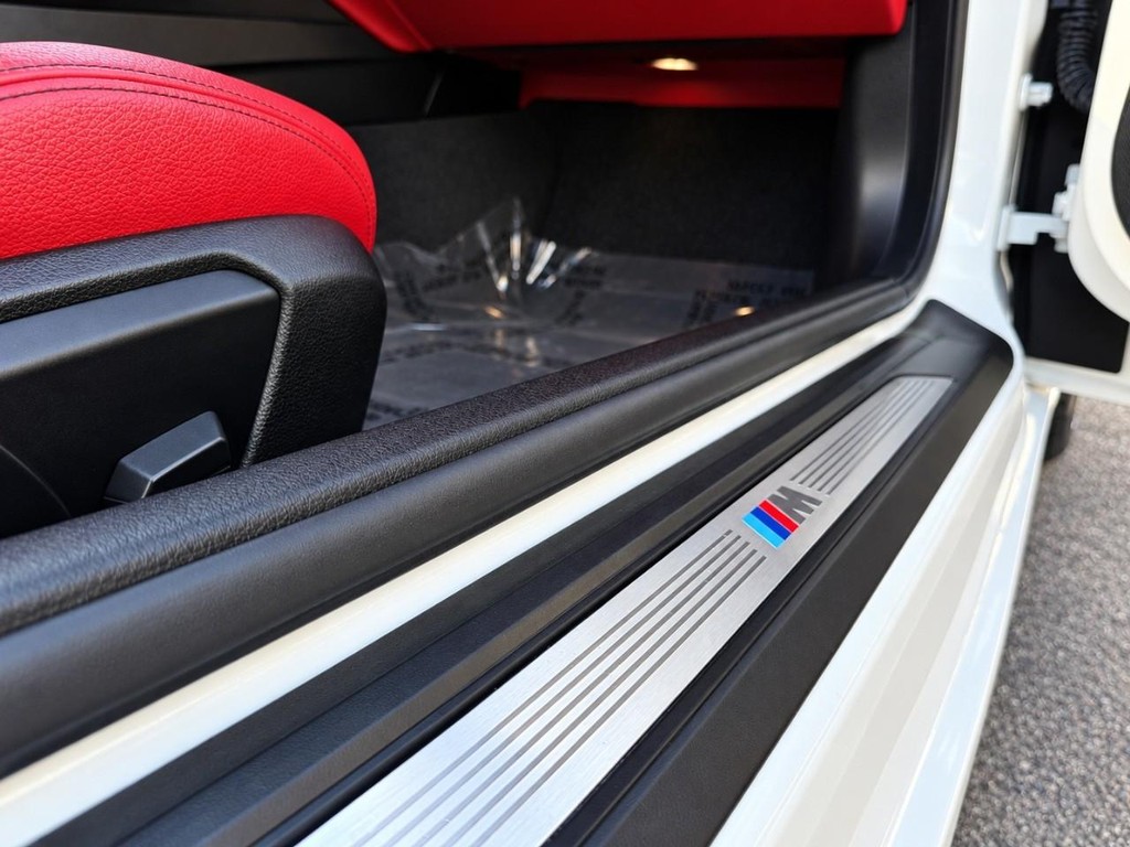 BMW 4 Series Vehicle Full-screen Gallery Image 27
