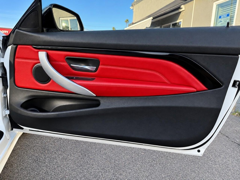 BMW 4 Series Vehicle Full-screen Gallery Image 28
