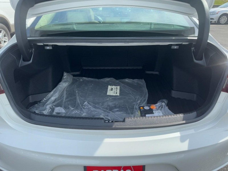 Acura TLX Vehicle Full-screen Gallery Image 06