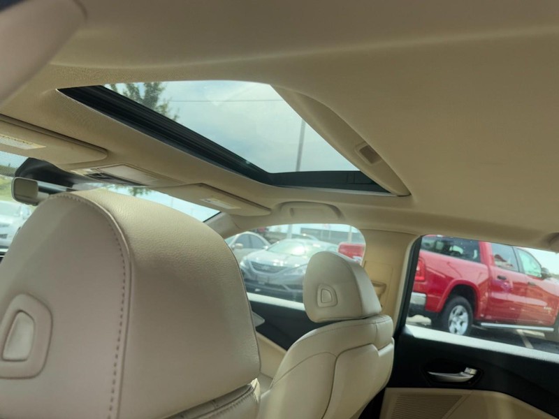 Acura TLX Vehicle Full-screen Gallery Image 11