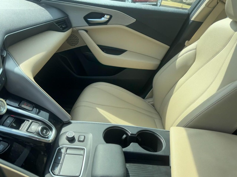 Acura TLX Vehicle Full-screen Gallery Image 14