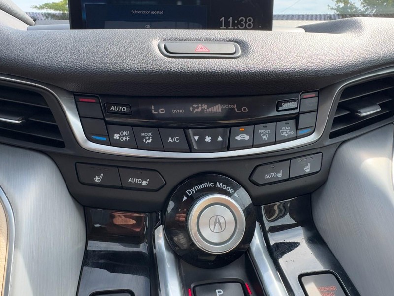 Acura TLX Vehicle Full-screen Gallery Image 20