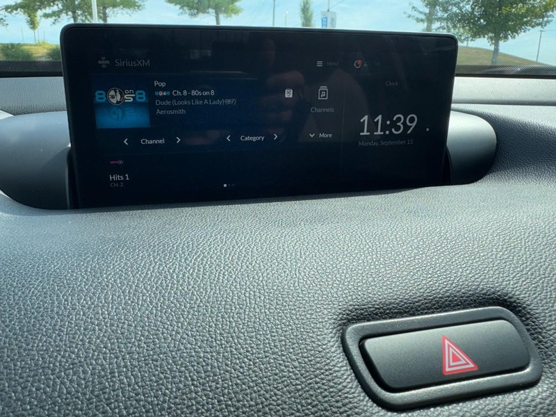 Acura TLX Vehicle Full-screen Gallery Image 21