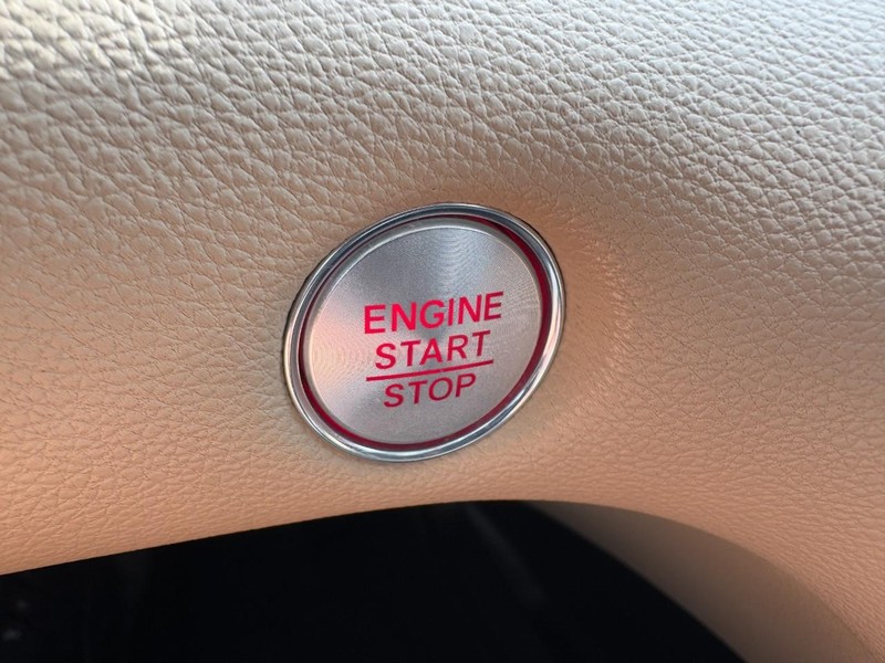 Acura TLX Vehicle Full-screen Gallery Image 23