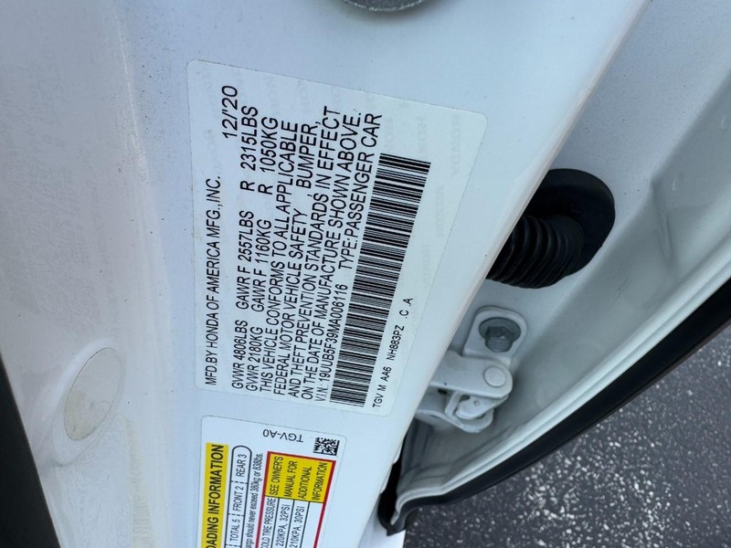 Acura TLX Vehicle Full-screen Gallery Image 25