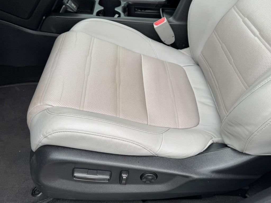 Honda CR-V Vehicle Full-screen Gallery Image 15