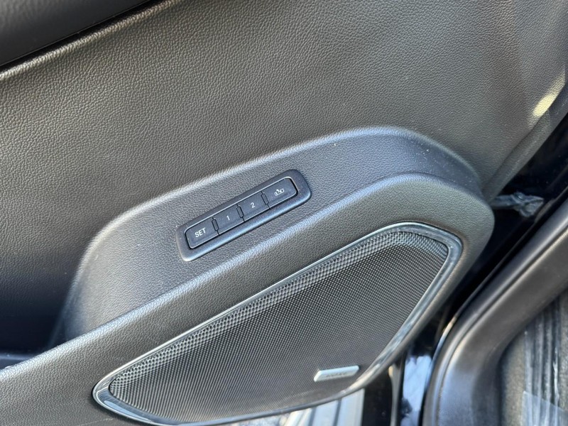 Chevrolet Tahoe Vehicle Full-screen Gallery Image 16