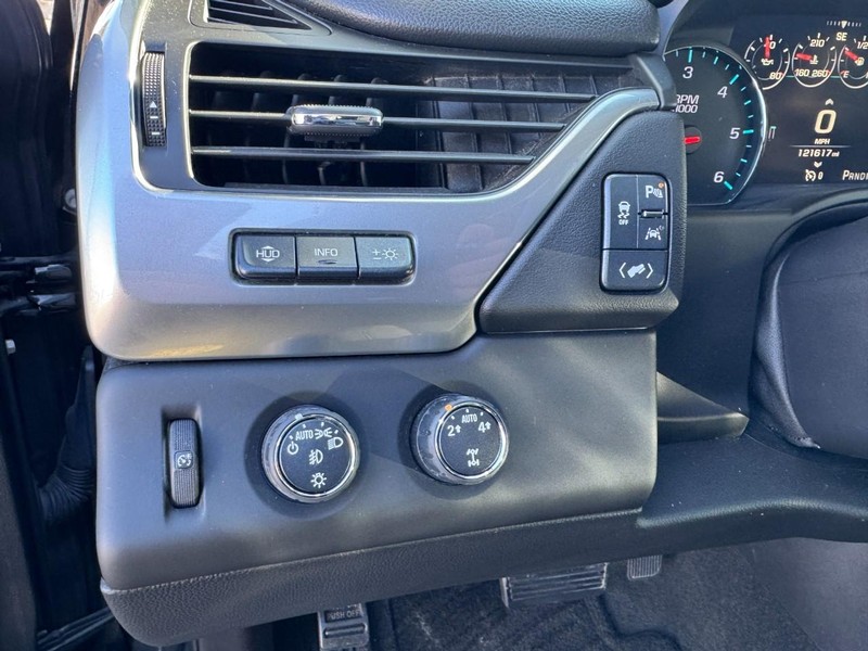 Chevrolet Tahoe Vehicle Full-screen Gallery Image 18