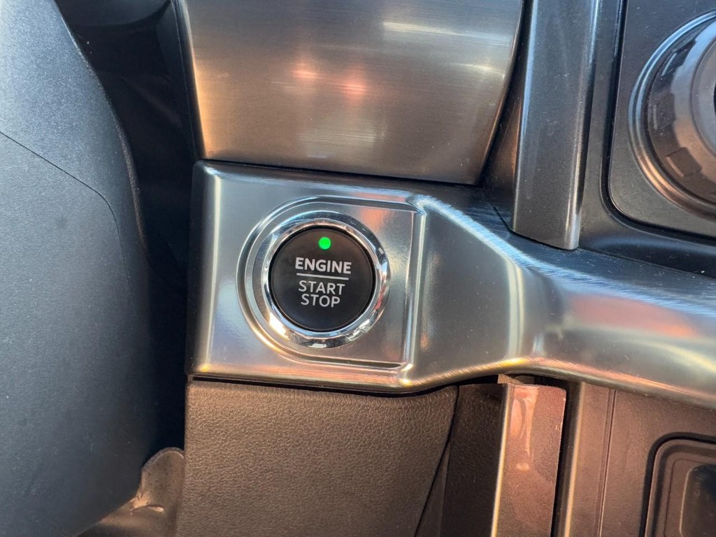 Ford F-150 Vehicle Full-screen Gallery Image 24