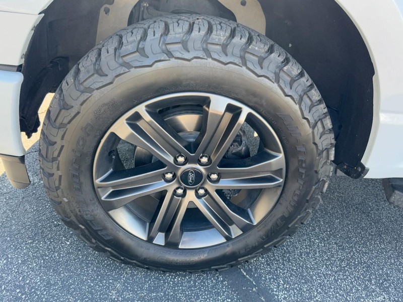 Ford F-150 Vehicle Full-screen Gallery Image 07