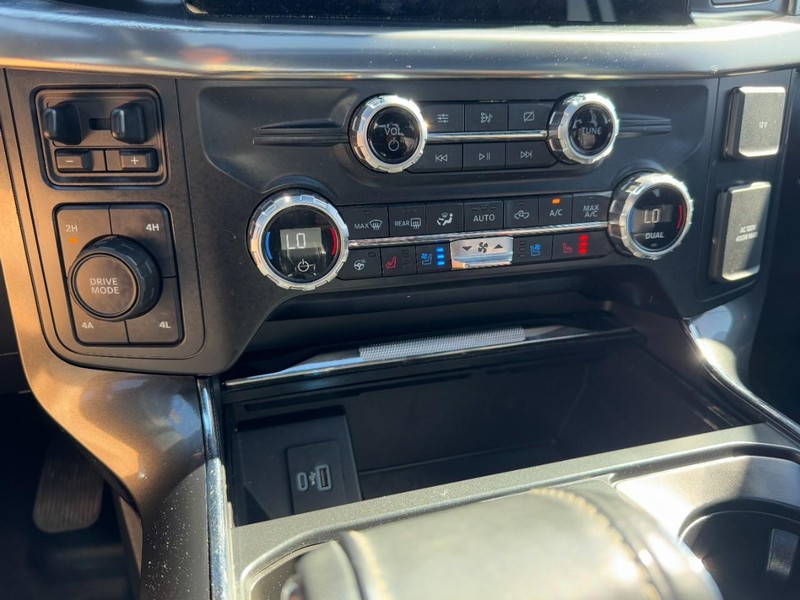 Ford F-150 Vehicle Full-screen Gallery Image 19