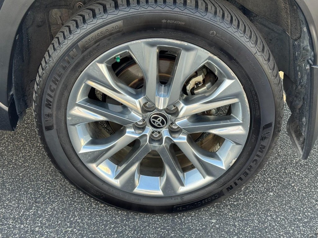 Toyota Highlander Vehicle Full-screen Gallery Image 07