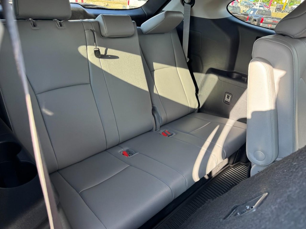 Toyota Highlander Vehicle Full-screen Gallery Image 11