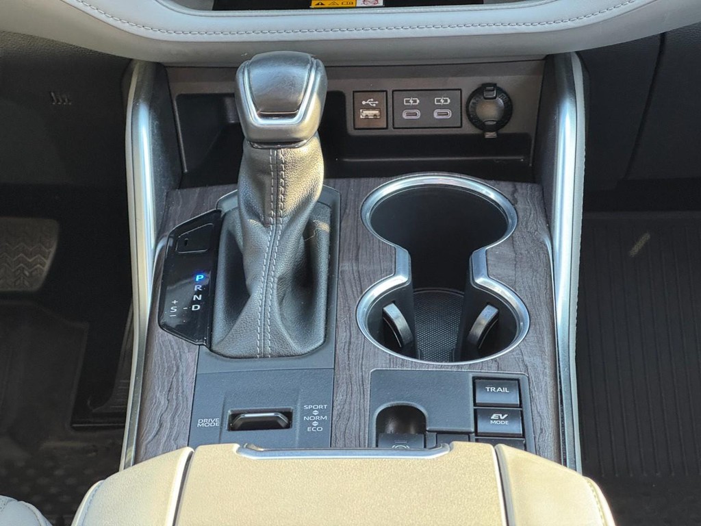 Toyota Highlander Vehicle Full-screen Gallery Image 15