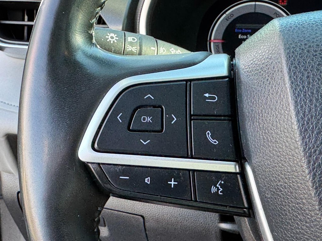 Toyota Highlander Vehicle Full-screen Gallery Image 19