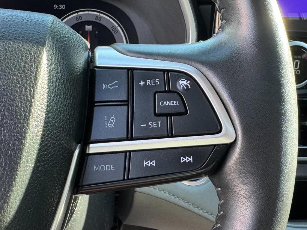 Toyota Highlander Vehicle Full-screen Gallery Image 20