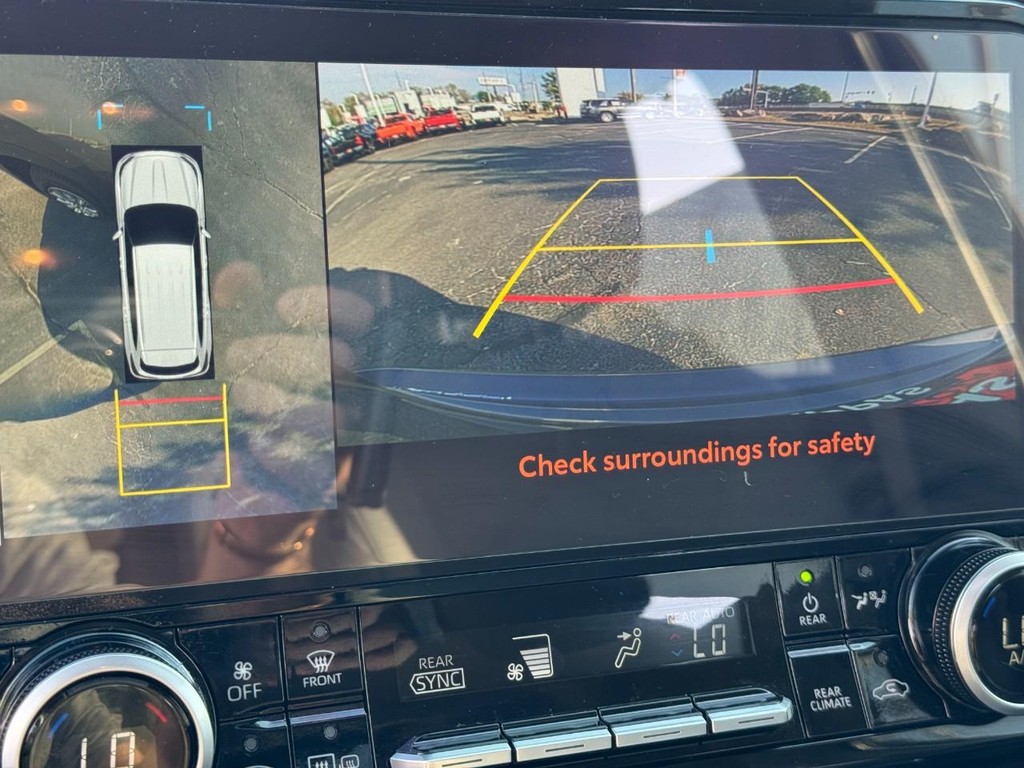 Toyota Highlander Vehicle Full-screen Gallery Image 23