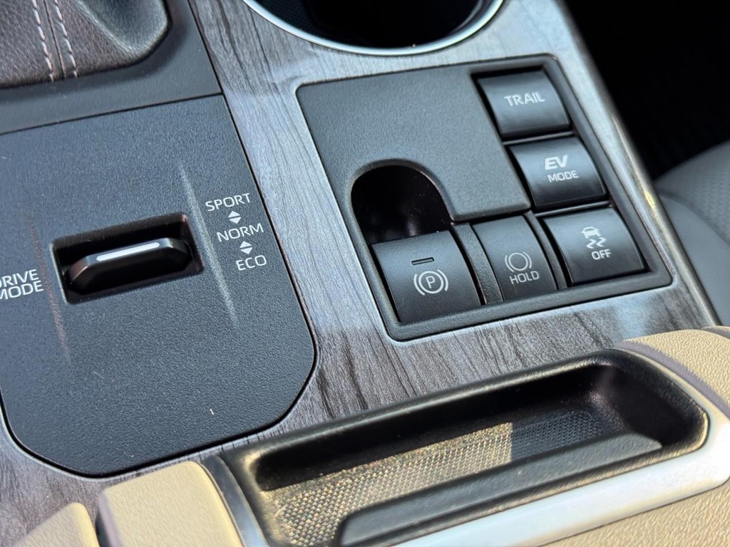 Toyota Highlander Vehicle Full-screen Gallery Image 25