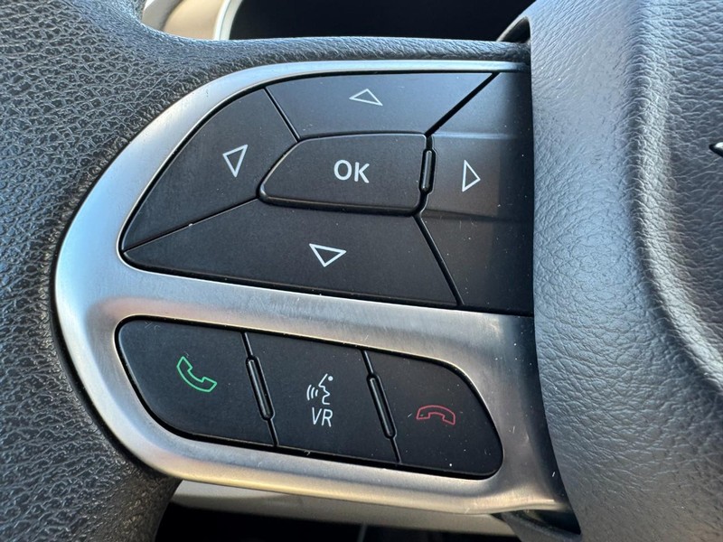 Chrysler Pacifica Vehicle Full-screen Gallery Image 18