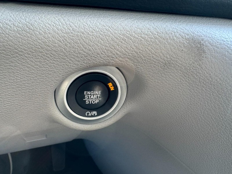 Chrysler Pacifica Vehicle Full-screen Gallery Image 23