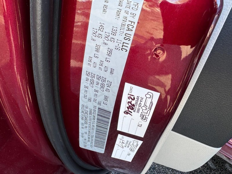 Chrysler Pacifica Vehicle Full-screen Gallery Image 25