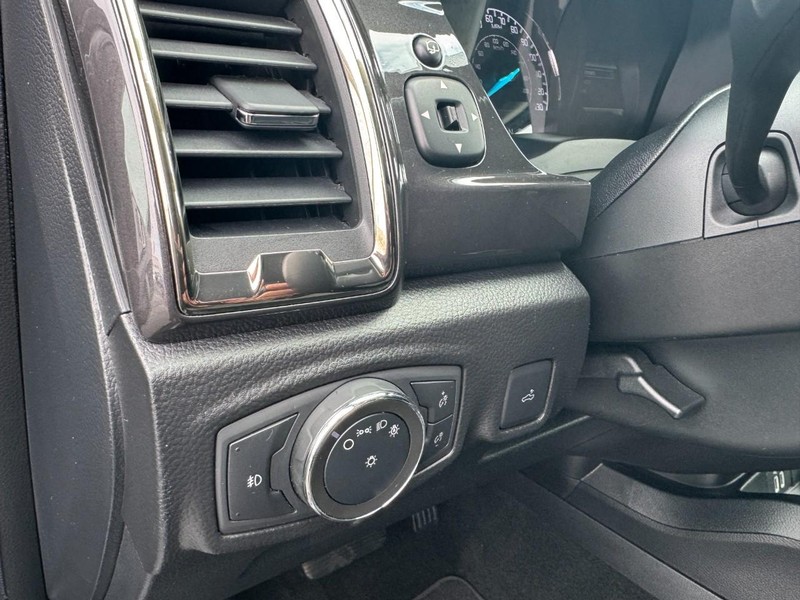 Ford Ranger Vehicle Full-screen Gallery Image 15