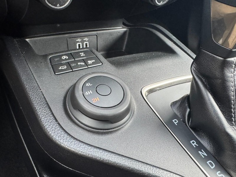 Ford Ranger Vehicle Full-screen Gallery Image 18