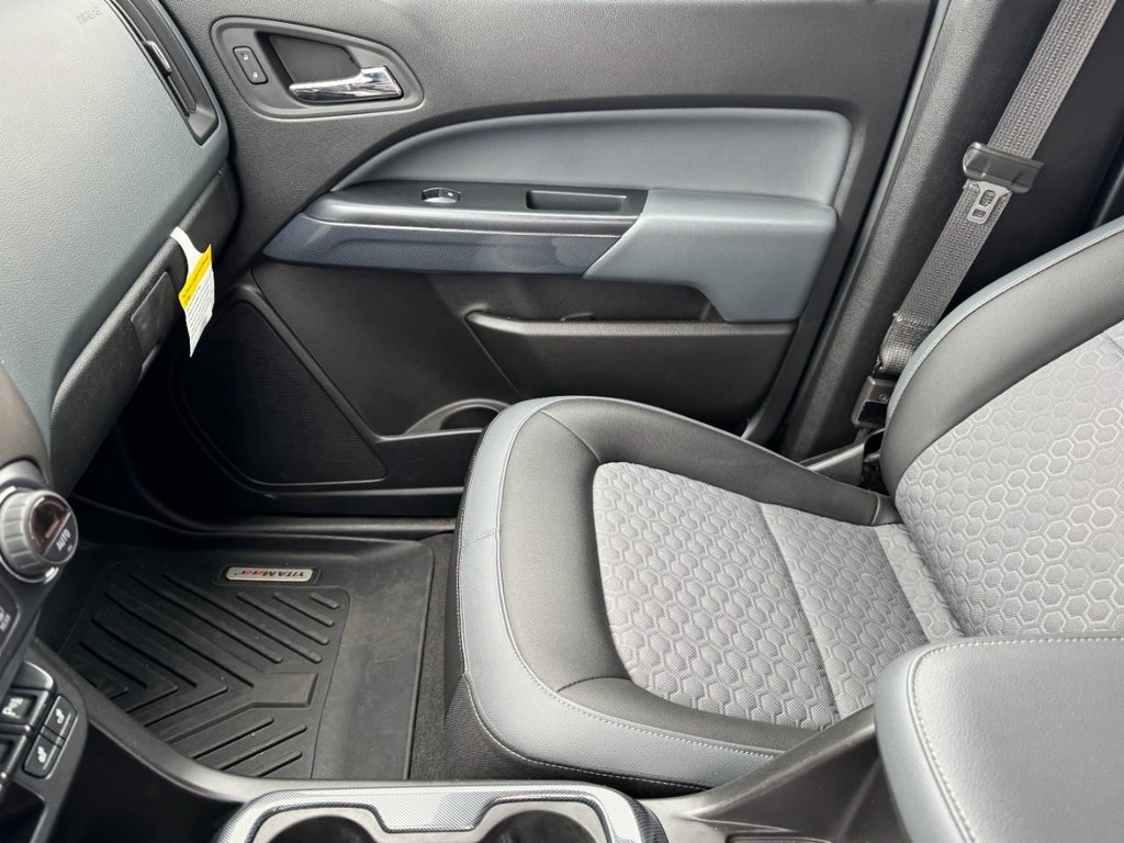 Chevrolet Colorado Vehicle Full-screen Gallery Image 13