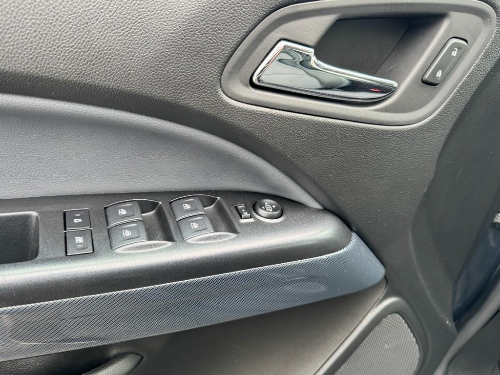 Chevrolet Colorado Vehicle Full-screen Gallery Image 15