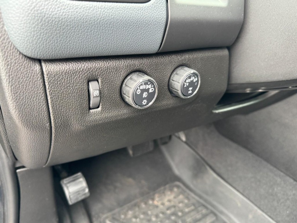 Chevrolet Colorado Vehicle Full-screen Gallery Image 16
