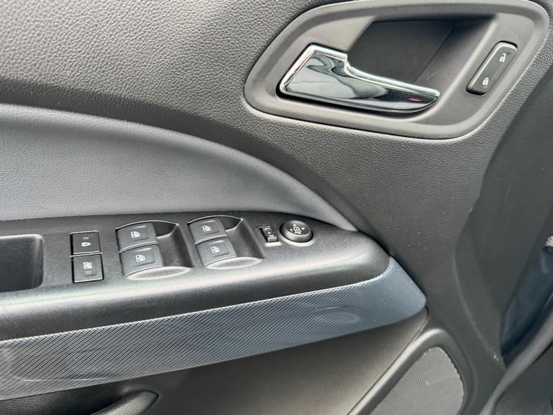 Chevrolet Colorado Vehicle Full-screen Gallery Image 15