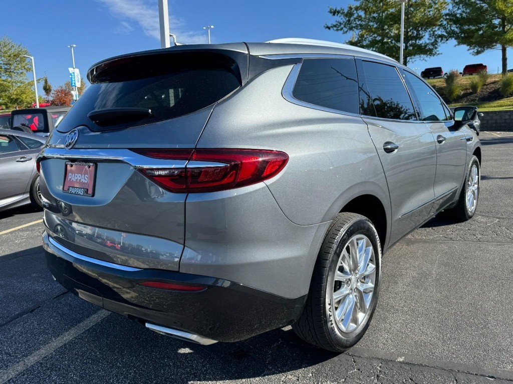 Buick Enclave Vehicle Full-screen Gallery Image 03
