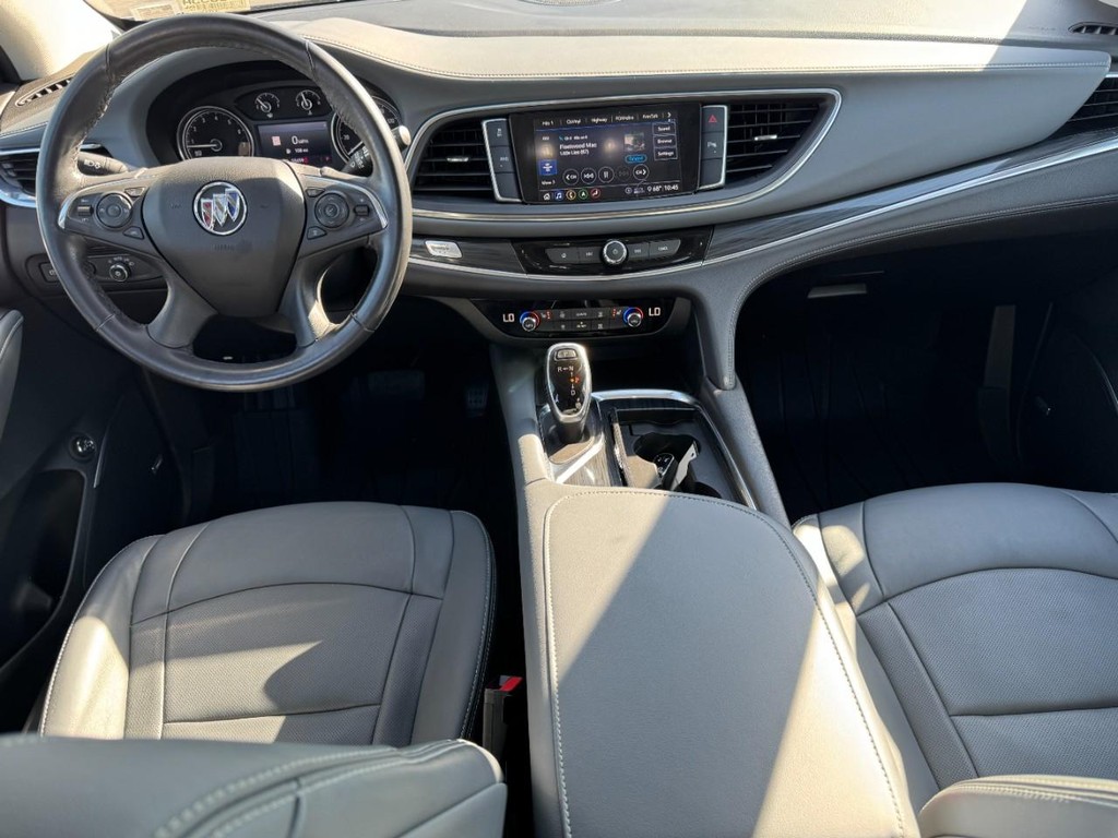 Buick Enclave Vehicle Full-screen Gallery Image 13