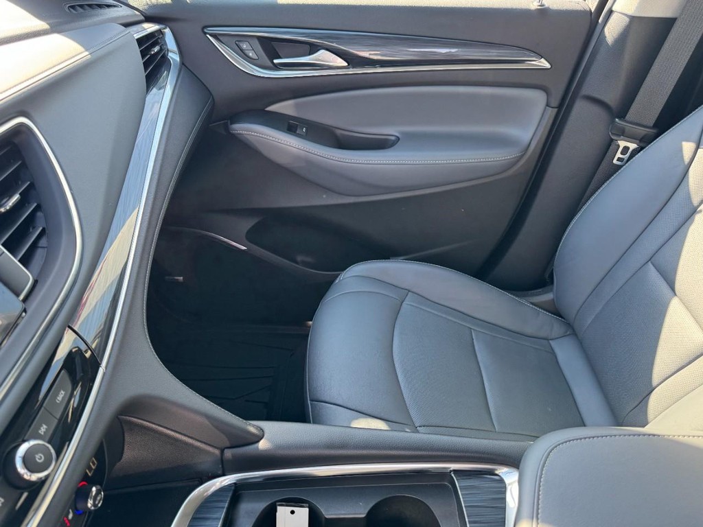 Buick Enclave Vehicle Full-screen Gallery Image 15