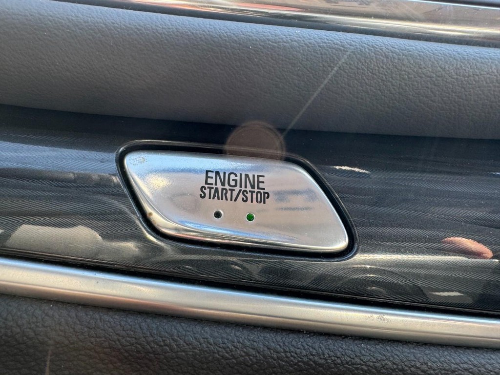 Buick Enclave Vehicle Full-screen Gallery Image 24