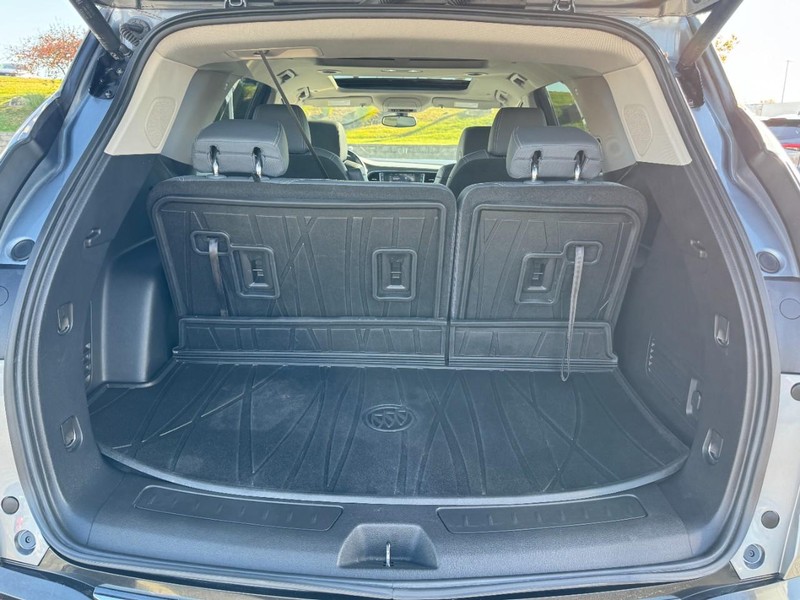 Buick Enclave Vehicle Full-screen Gallery Image 06