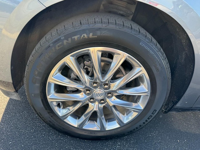 Buick Enclave Vehicle Full-screen Gallery Image 07