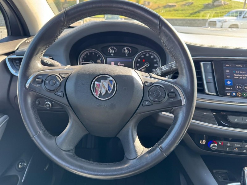 Buick Enclave Vehicle Full-screen Gallery Image 14