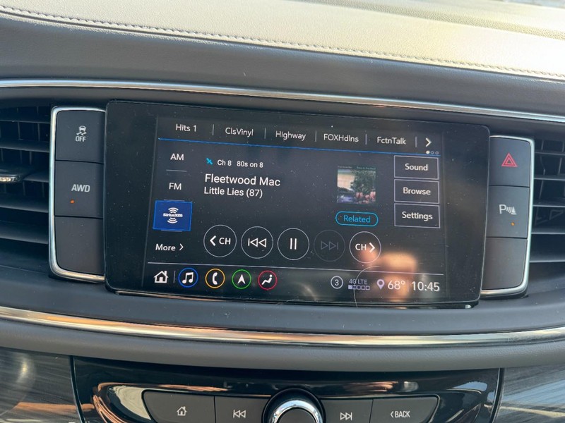 Buick Enclave Vehicle Full-screen Gallery Image 21