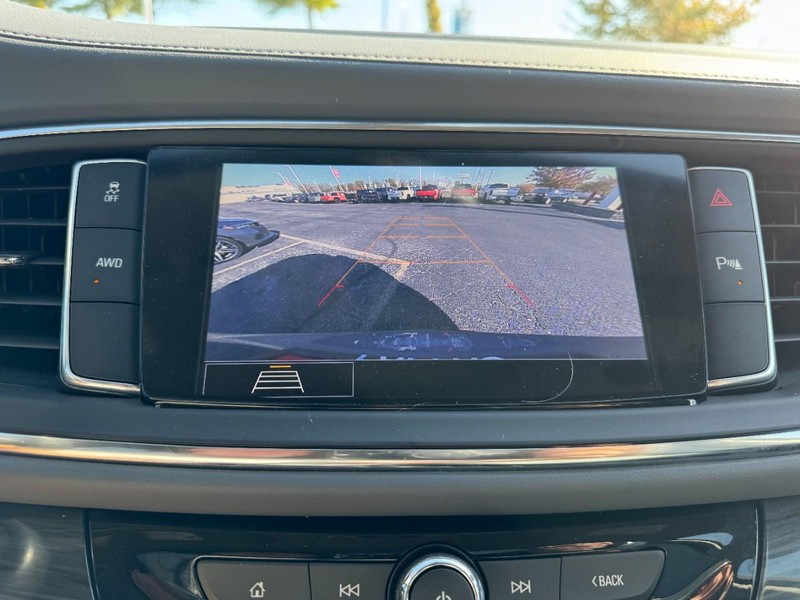 Buick Enclave Vehicle Full-screen Gallery Image 23