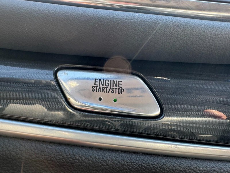 Buick Enclave Vehicle Full-screen Gallery Image 24