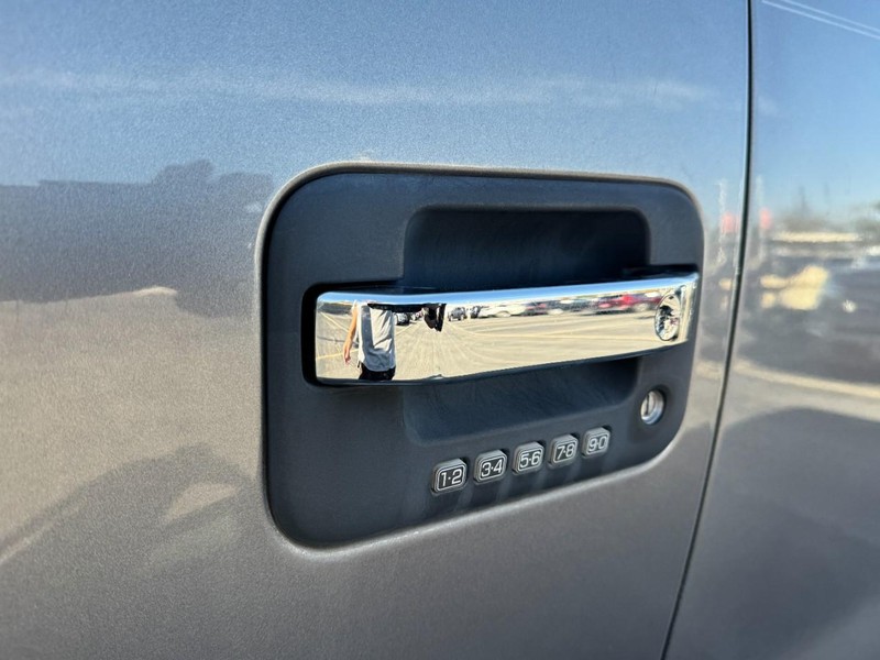 Ford F-150 Vehicle Full-screen Gallery Image 07