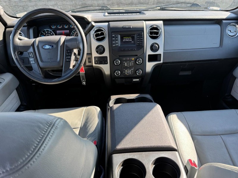 Ford F-150 Vehicle Full-screen Gallery Image 12
