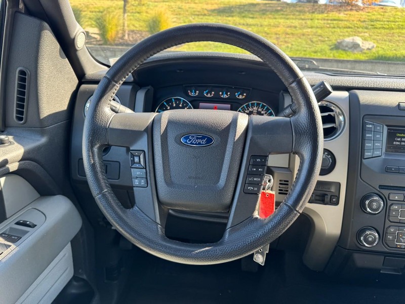 Ford F-150 Vehicle Full-screen Gallery Image 13